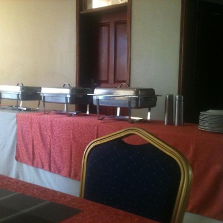 Westcliff Hotel Lira Buitenkant foto