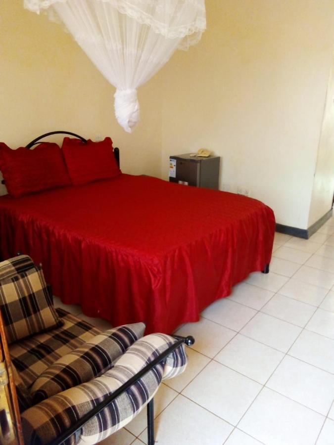 Westcliff Hotel Lira Buitenkant foto