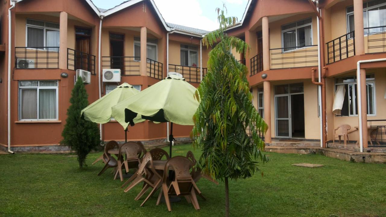 Westcliff Hotel Lira Buitenkant foto