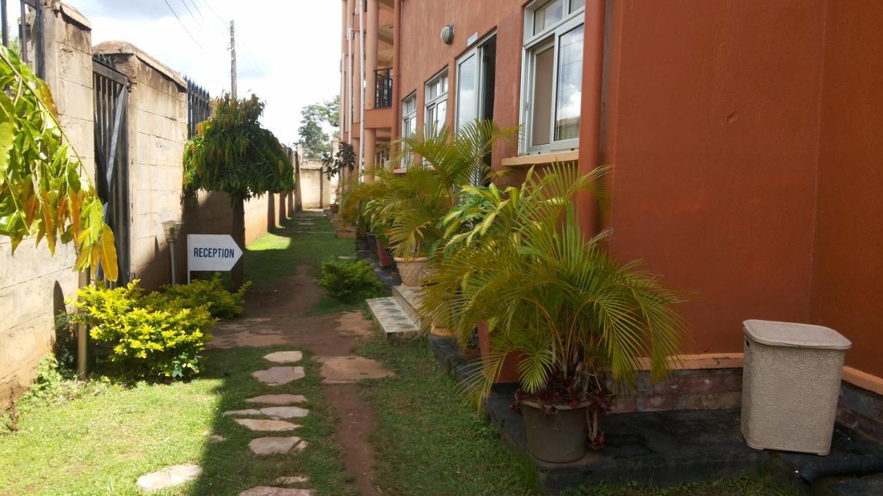 Westcliff Hotel Lira Buitenkant foto