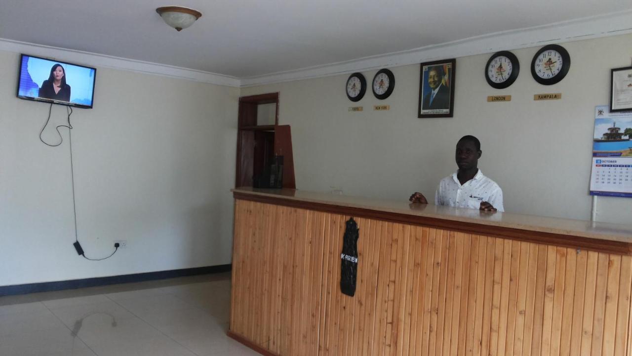 Westcliff Hotel Lira Buitenkant foto