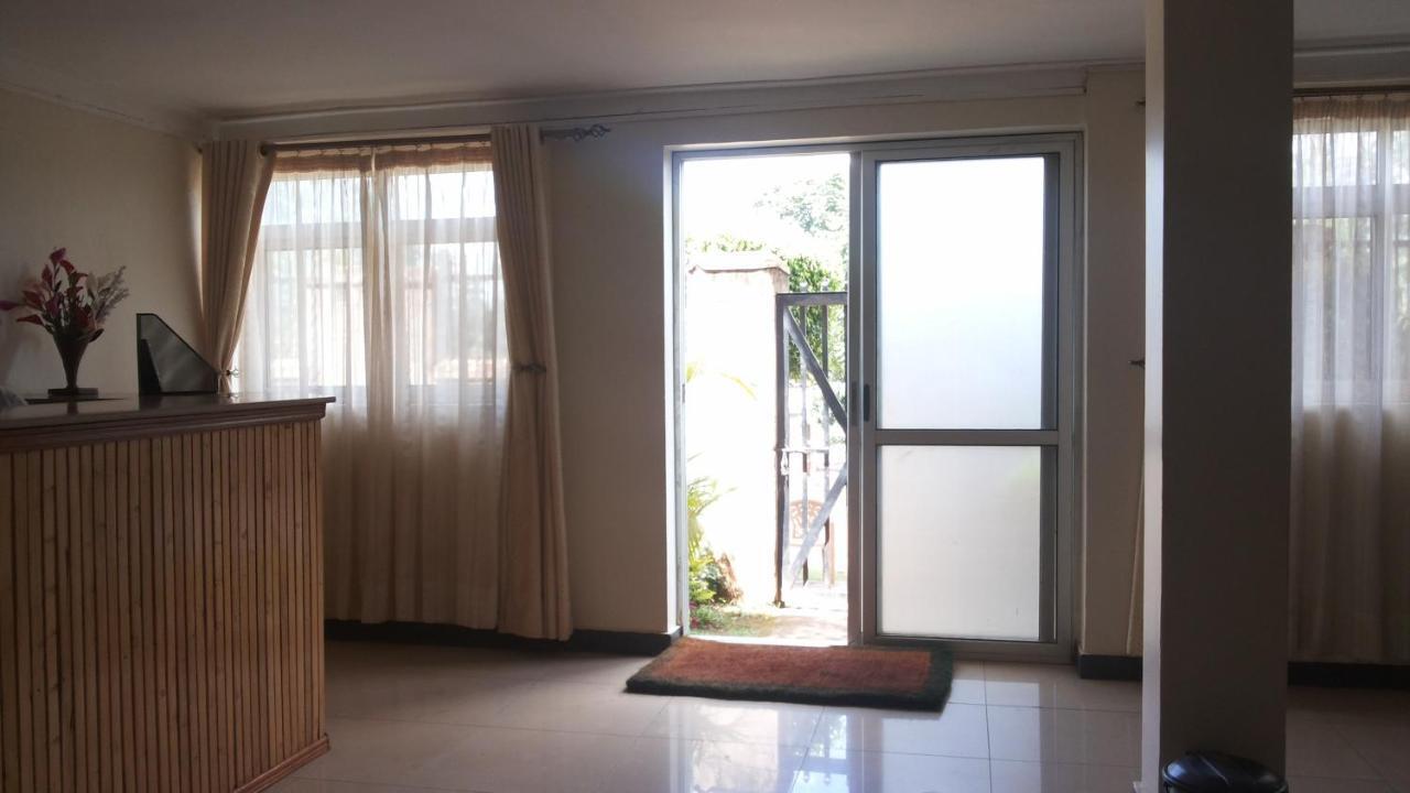 Westcliff Hotel Lira Buitenkant foto