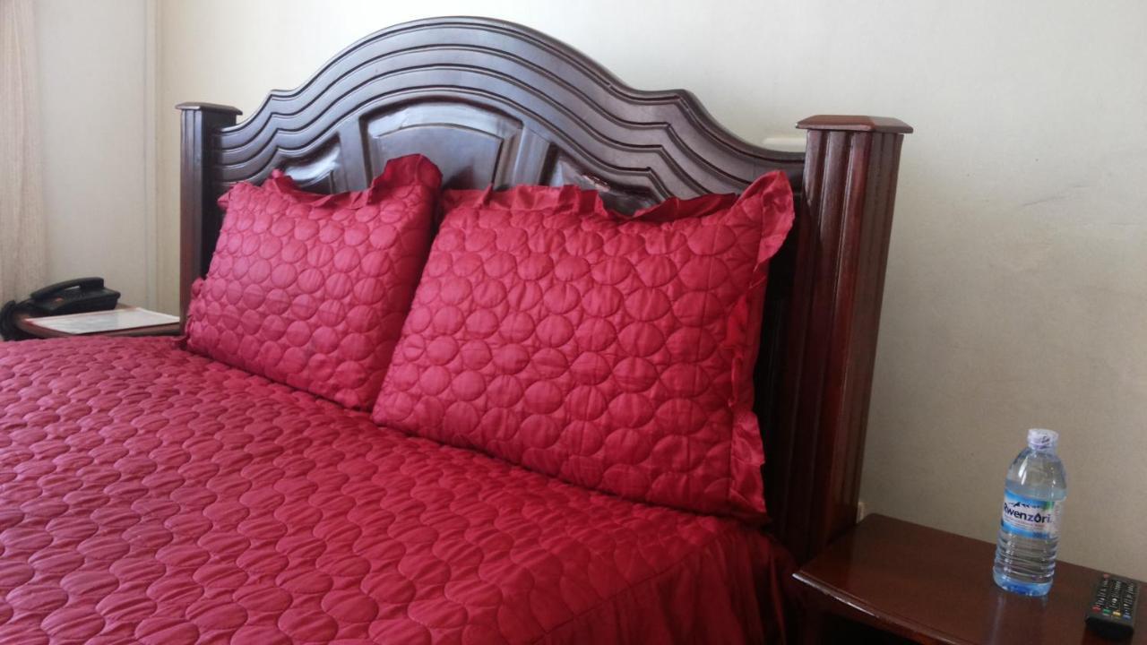 Westcliff Hotel Lira Buitenkant foto