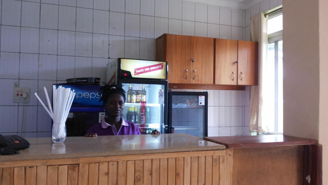 Westcliff Hotel Lira Buitenkant foto